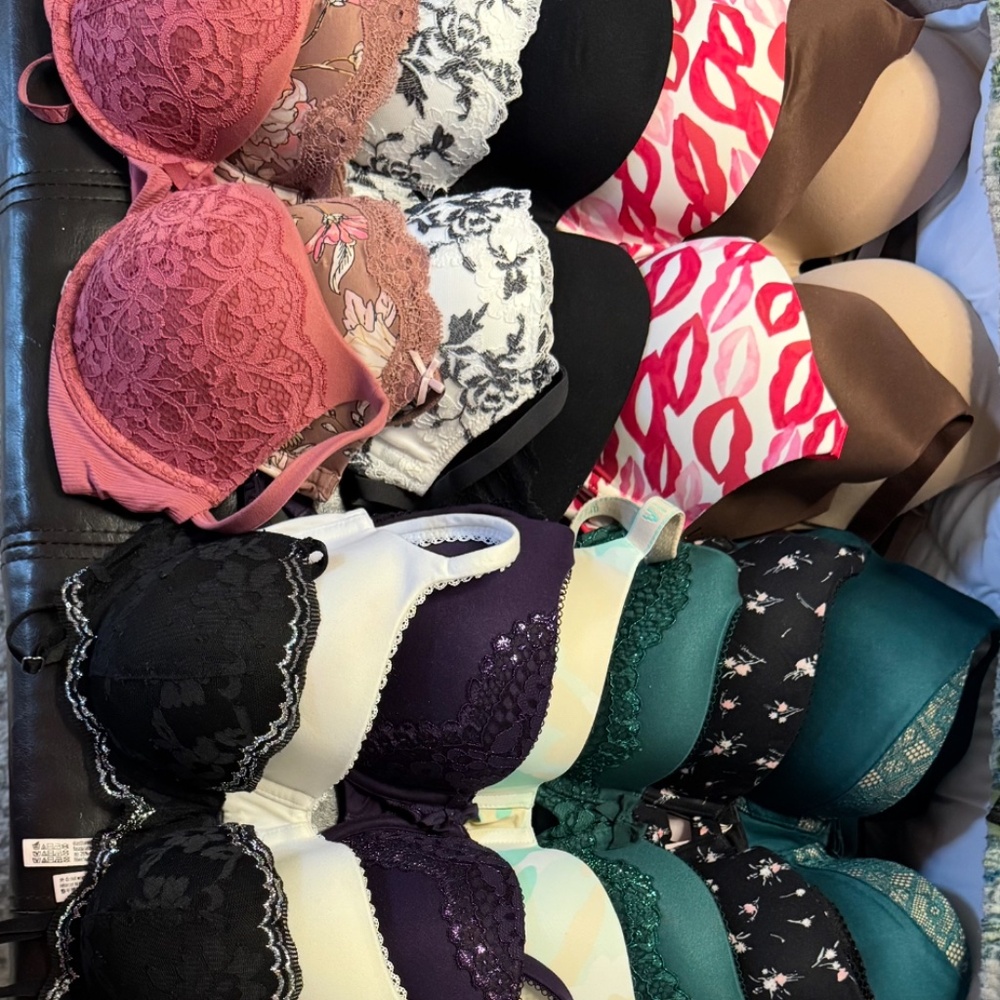 Victoria Secret Bra’s - Picture 2 of 4